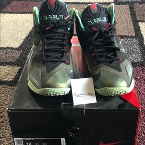 Lebron XI WATCH THE THRONE